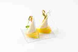 Canape cu cascaval Brie si ananas 