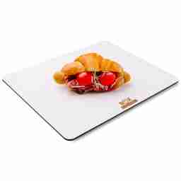 Mini croissant cu prosciutto, roșii cherry și parmezan