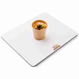 Iaurt clasic cu granola și fructe uscate