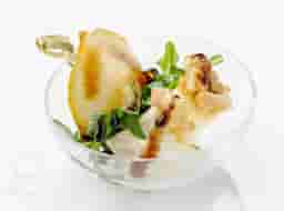 Canape cu para,cascaval Brie,rucolla si nuca 