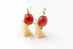 Canape with Edamer cheese and grapes 